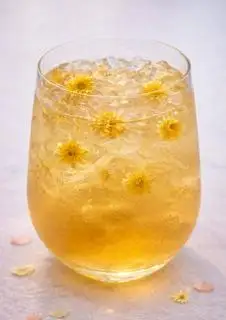 Trà hoa cúc - 40.000 ₫ tại Pin Wei - Bánh Cuốn Tươi - Phan Bội Châu