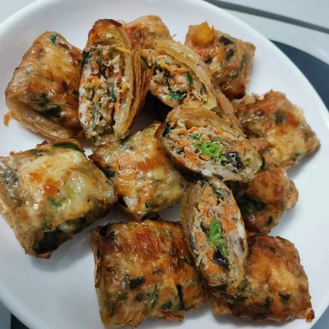 Nem Rán Hà Nội " Chả Giò "  - 25.000 ₫ tại Hồng Hà Quán - Bún Đậu Mắm Tôm Hà Nội - Âu Dương Lân