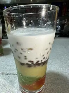 Chè 3 Màu (nước cốt dừa) - 40.000 ₫ tại Chè Ngọc Nhi - Chợ Tân Định