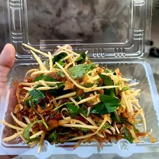 Gỏi xoài - 35.000 ₫ tại Bánh Tráng Trộn & Ăn Vặt - Nguyễn Văn Linh