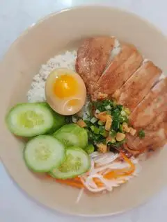 Cơm Sườn Trứng Kho - 42.000 ₫ tại Cơm Tấm & Bún Thịt Nướng 117 - Hoàng Hoa Thám