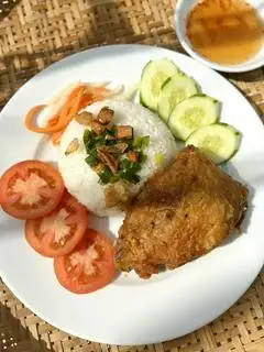 Hình ảnh Cơm tấm gà chiên sốt cam - bì - chả - ốp la
