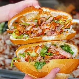 Hình ảnh Bánh Mì Heo Quay Đặc Biệt
