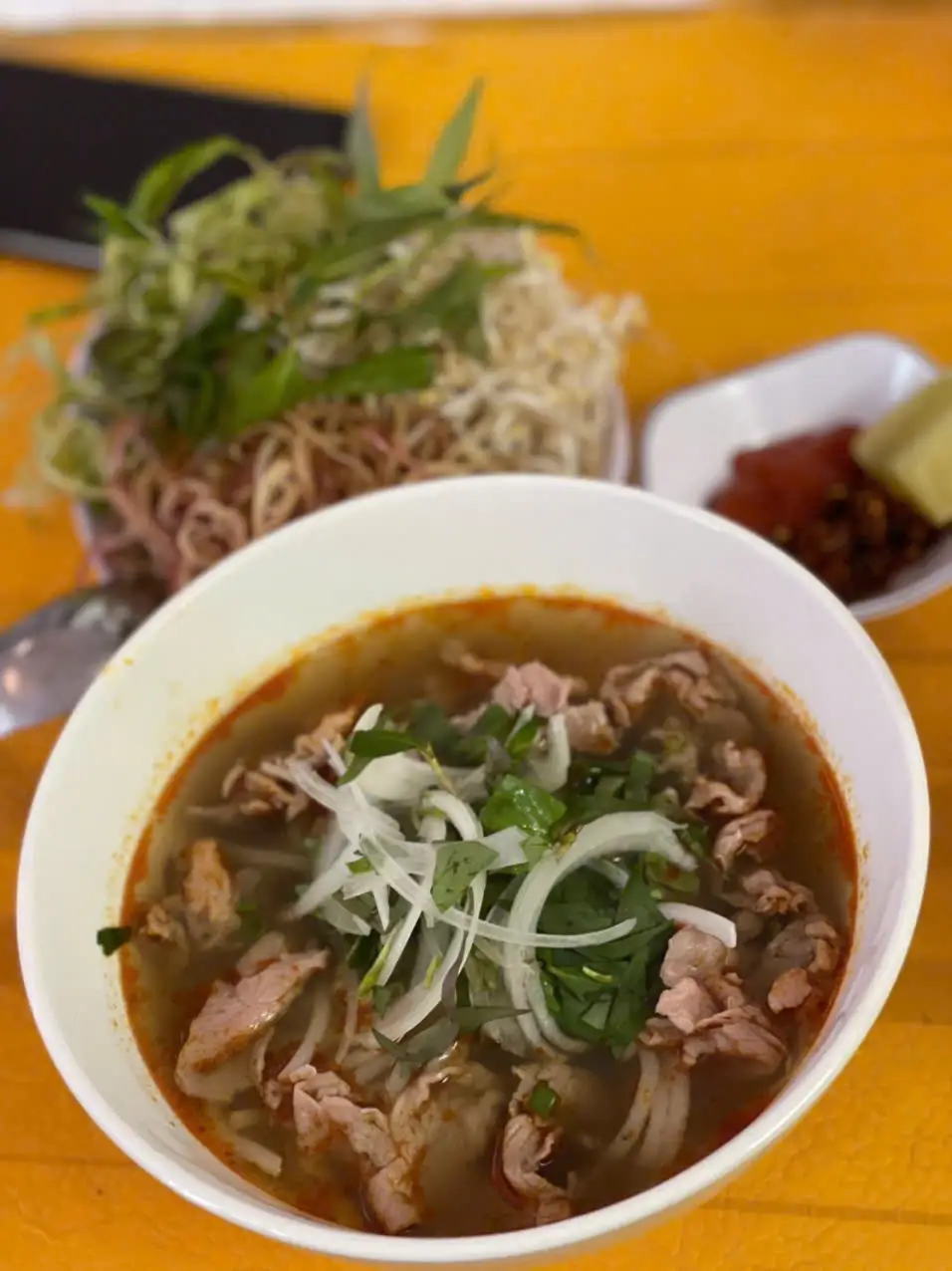Bún bò Huế tái - 60.000 ₫ tại Bún Bò Huế Cô My - Phan Anh