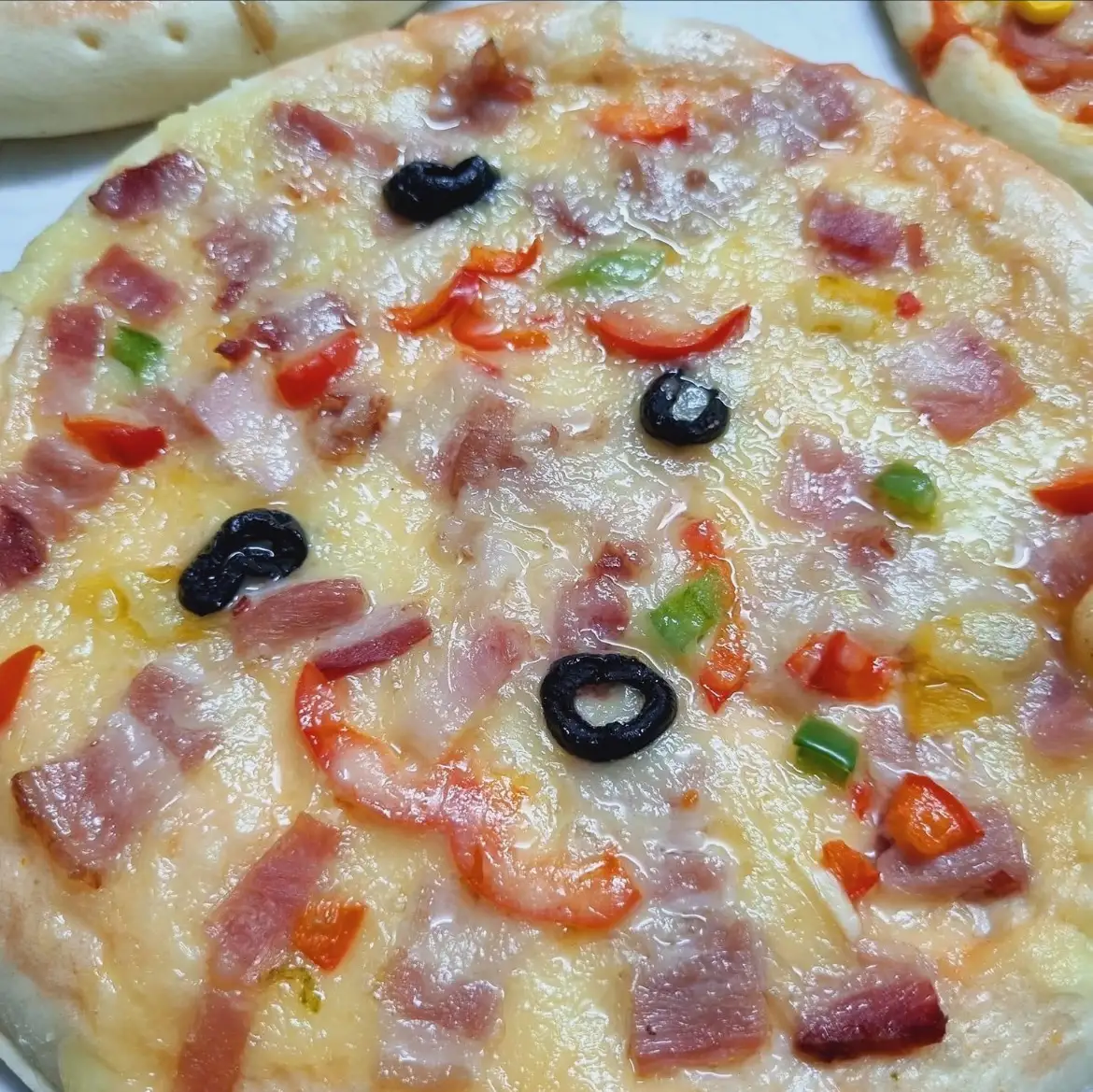 Hình ảnh Pizza Thịt Xông Khói - Size 24cm