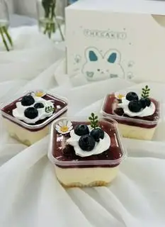 Tiramisu hủ việt quất (nhỏ) - 57.600 ₫ tại Bánh Ngọt Mà Không Ngọt - Mì Cay, Tiramisu & Bánh kem - Gò Xoài