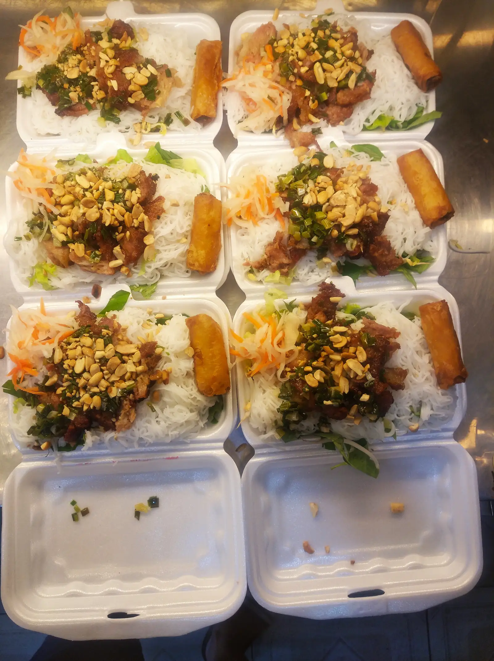 Bún thịt xiên quay  - 50.000 ₫ tại Bún Thịt Nướng 3G