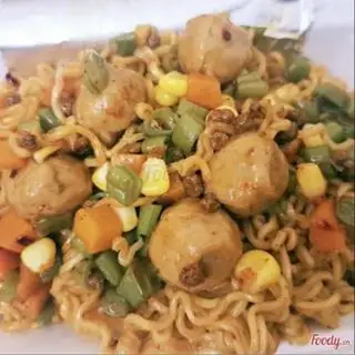 Hình ảnh Mì trộn bò viên - 1 mì - 5 bò viên - rau củ
