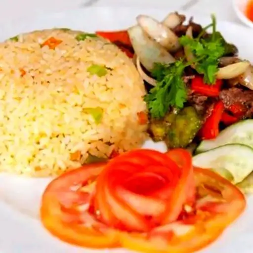 Hình ảnh Cơm dương châu bò bít tết