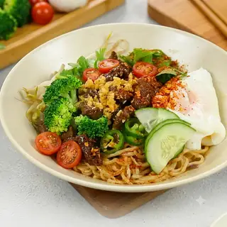 Hình ảnh Mì trộn bò trứng bông cải xanh