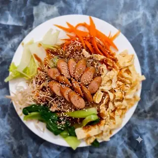 Hình ảnh Miến trộn rau - trứng - xúc xích 