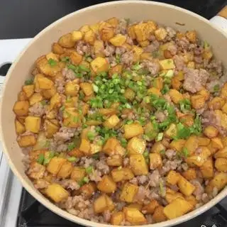 Hình ảnh Cơm thịt băm xào khoai tây