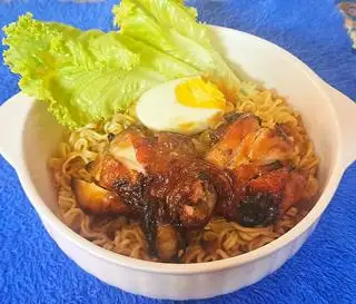 Mì trộn  :  Đùi Gà nướng - 50.000 ₫ tại Xôi, Cơm & Mì Trộn - Bếp Chế Lan - Bạch Đằng