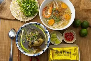 Hình ảnh Bánh canh đầu cá lóc - tôm - chả cua