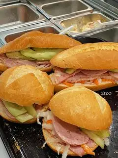 bánh mì cóc thịt nguội - 25.000 ₫ tại Bánh Mì Lương Phan 26 -  Đường Số 10