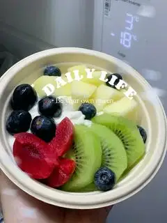 Hình ảnh Sua chua Hy Lạp dẻo  hoa quả - granola