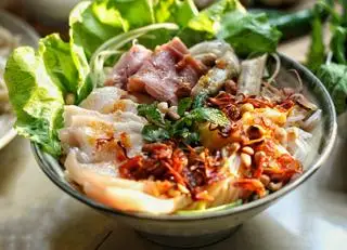 Hình ảnh Bún Trộn Tai Heo
