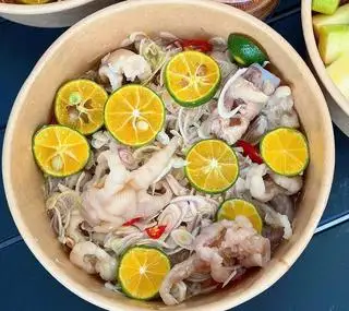Hình ảnh chân gà ngâm sả tắc