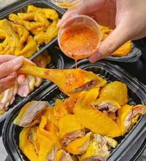 Hình ảnh COMBO: 1/2 Gà Ủ + 10 Chân gà hấp + 2 Cơm lam (Tặng Coca)
