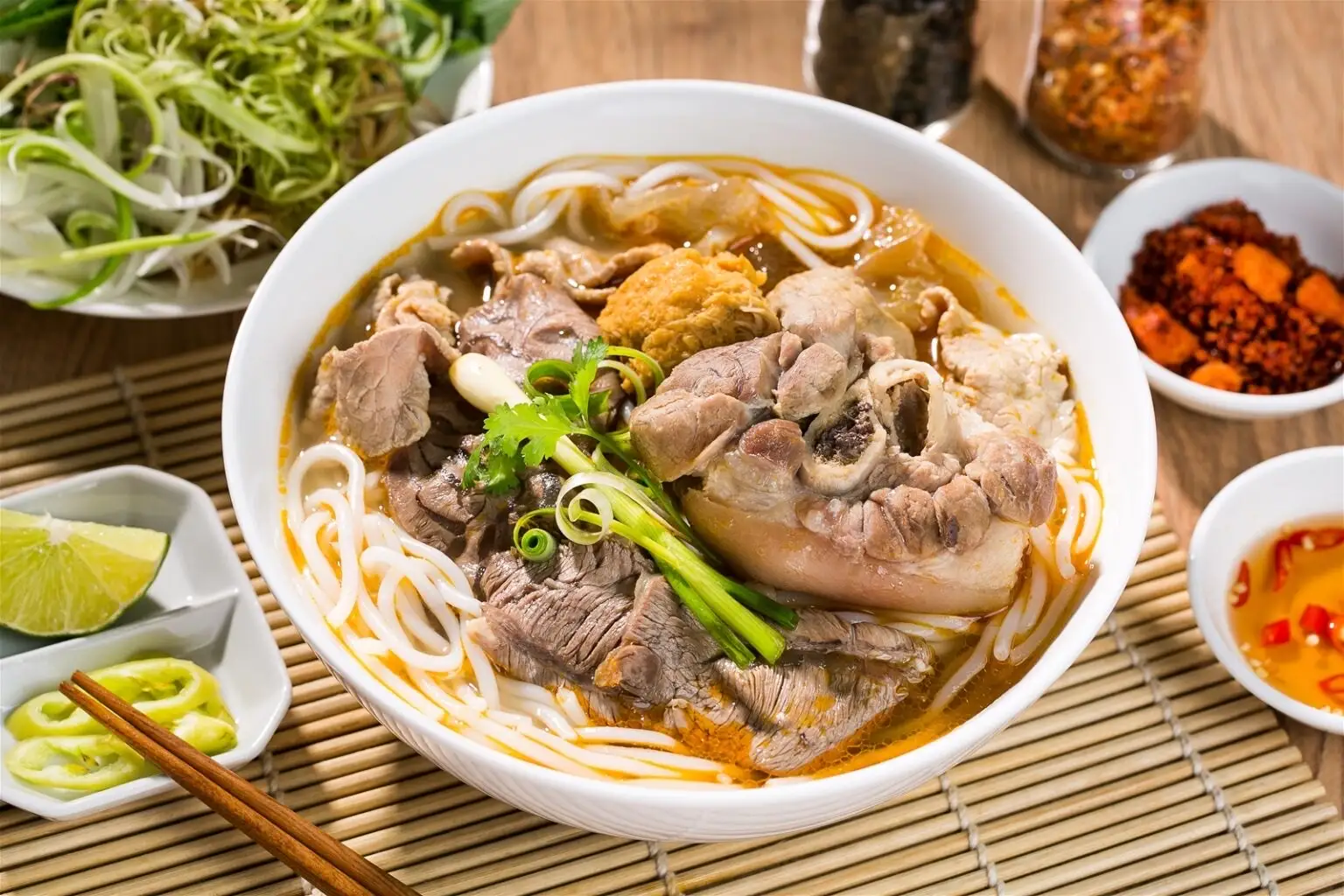 Bún Bò Đầy Đủ - 55.000 ₫ tại Quán O Huệ - Bún Bò Gốc Huế & Mì Quảng - Bùi Đình Tuý