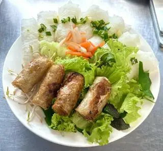 Hình ảnh Bánh hỏi chả giò