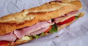 Hình ảnh Bánh mì xúc xích rau