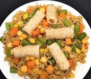 Hình ảnh Mỳ trộn mực xoắn (3 mực xoắn)