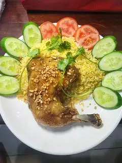 Hình ảnh cơm chiên gà mắm tỏi đùi góc 4