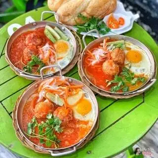 Bánh mì xíu mại trứng - 36.000 ₫ tại Bò Kho, Bánh Mì Chảo & Giải Khát Nhà Mon - Tô Ngọc Vân