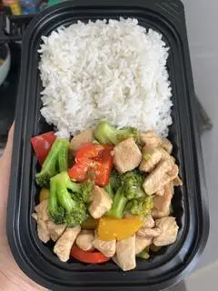 Hình ảnh CƠM ỨC GÀ XÀO RAU CỦ