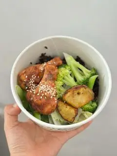Hình ảnh Cơm lứt cánh tỏi gà nướng
