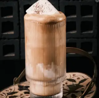 Hồng trà sữa kem gelato - 45.000 ₫ tại Kalita Kafé - Trường Sa