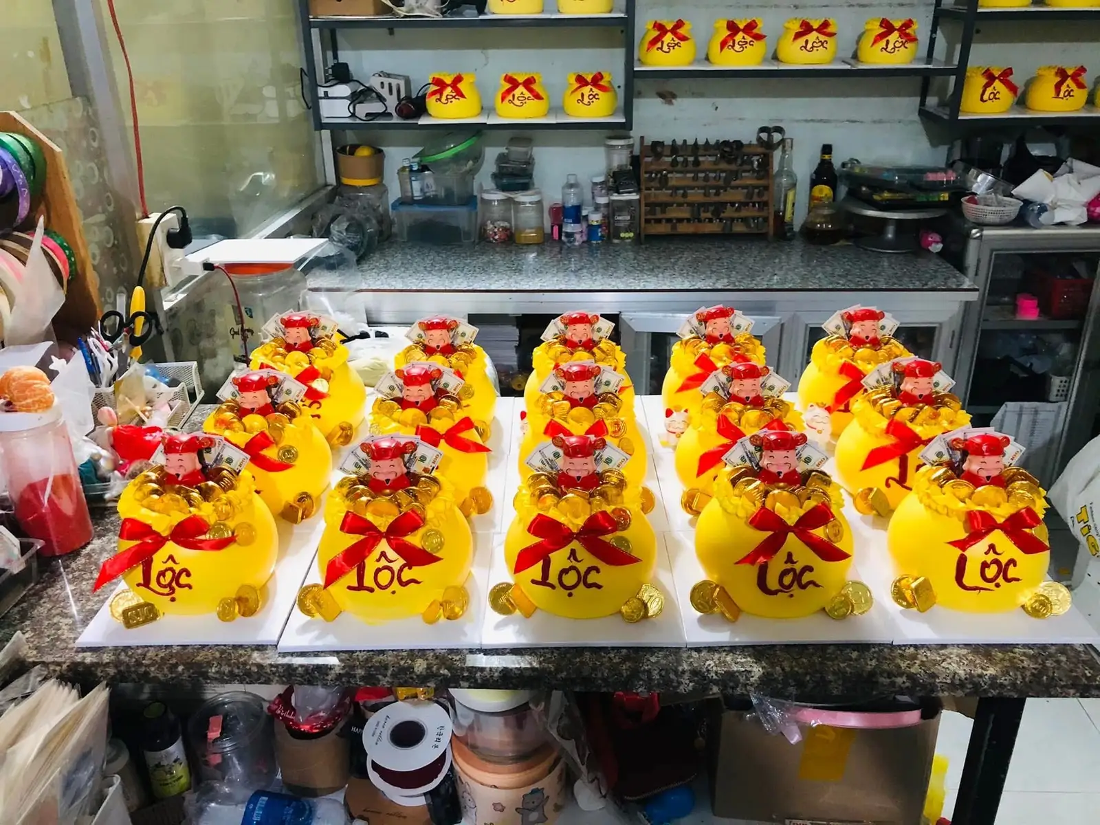 bánh kem hũ vàng khai trương có chữ lộc - 280.000 ₫ tại Kẹo Ngọt Bakery - Bánh Kem Sinh Nhật & Bánh Bông Lan Trứng Muối - Gò Dầu
