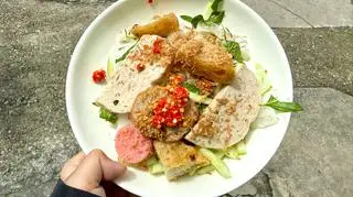 Hình ảnh Bánh ướt Cô Thế full topping đặc biệt