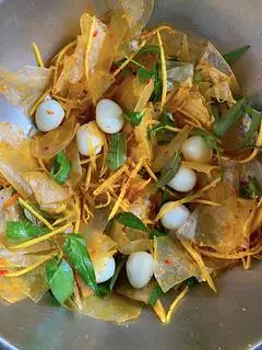 Hình ảnh Bánh trộn dẻo phơi sương Gà+Cút