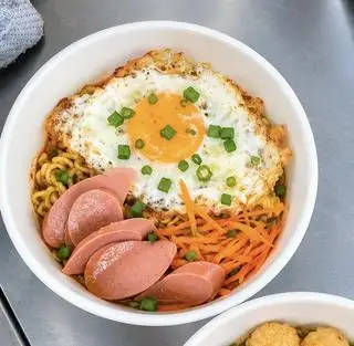Hình ảnh Mỳ trộn trứng xxich