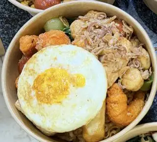 Hình ảnh Mì trộn thập cẩm 2 mì Gấu Đỏ