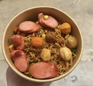 Hình ảnh Mì trộn Indomie xúc xích