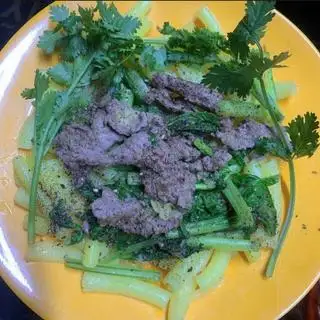 nui xào bò tóp mỡ - 48.000 ₫ tại Bột Chiên Tóp Mỡ, Mì Xào & Ăn Vặt - Đường Số 1