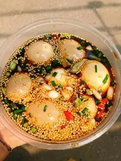 Hình ảnh 2 quả trứng ngâm tương ( Không hành tỏi)
