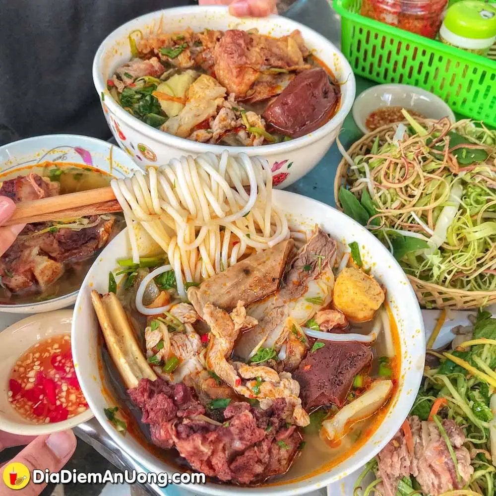Bún Bò Đặc Biệt Sườn Bò - 74.000 ₫ tại Mệ Ơi - Bún Bò Huế & Bánh Huế - Phạm Văn Đồng