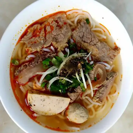 Bún bò nạm gân - 55.000 ₫ tại Bún Bò Cô Năm - Lê Văn Lương