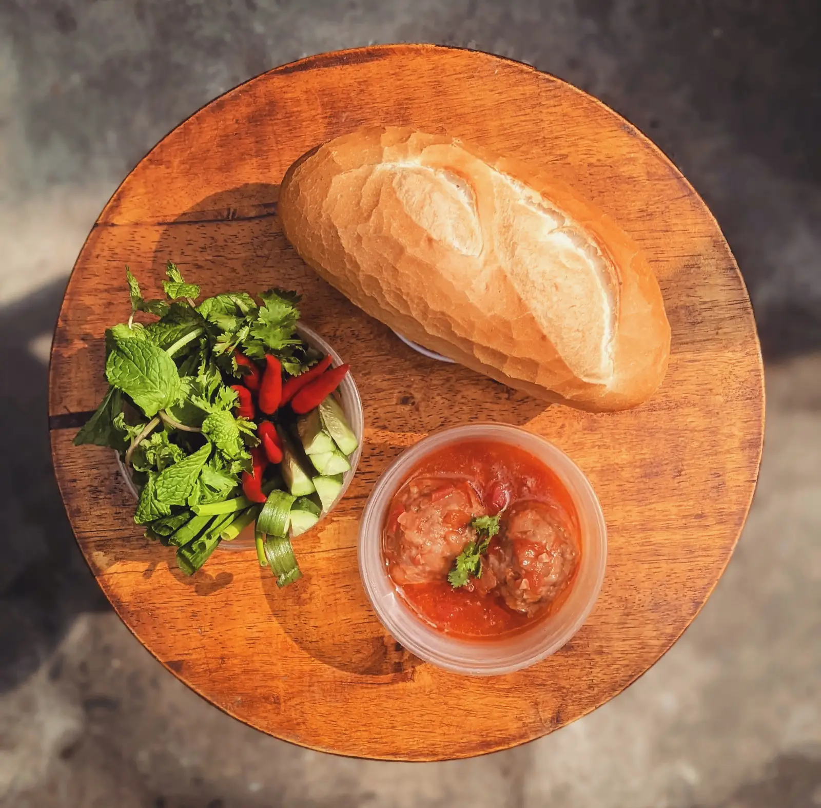 Hình ảnh Bánh Mì Xíu Mại Trứng Cút Ngon Xỉu (3 viên)