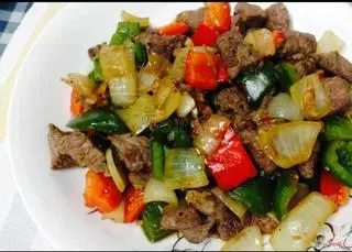 Cơm chiên bò xào ớt chuông + coca chai - 67.000 ₫ tại Cơm Gà 265 - Phạm Ngũ Lão