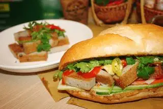 Bánh mì chả cá trứng  - 45.000 ₫ tại Bánh Mì Út Thương - Coffee & Tea - Tôn Thất Tùng