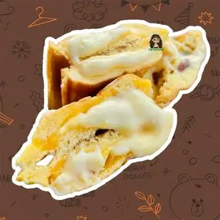 Hot dog phô mai bò cười - 15.000 ₫ tại Trà Sữa & Ăn Vặt Bố Già - Nguyễn Cảnh Chân