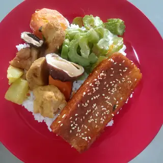 cơm heo quay lát chay - 28.000 ₫ tại Cơm Chay Thuần Khiết - Lê Văn Lương