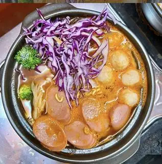 Mì cay kim chi xúc xích - 55.000 ₫ tại Mì Trộn Park Kim Thang - 148I Lý  Chính Thắng
