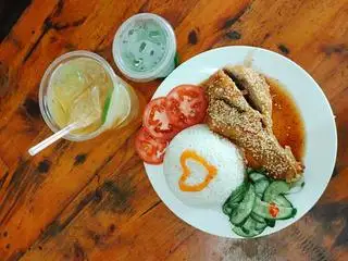 Hình ảnh Combo cơm đùi gà sốt me và 01 ly nước