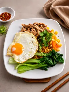 Hình ảnh Mì trộn bò - trứng
